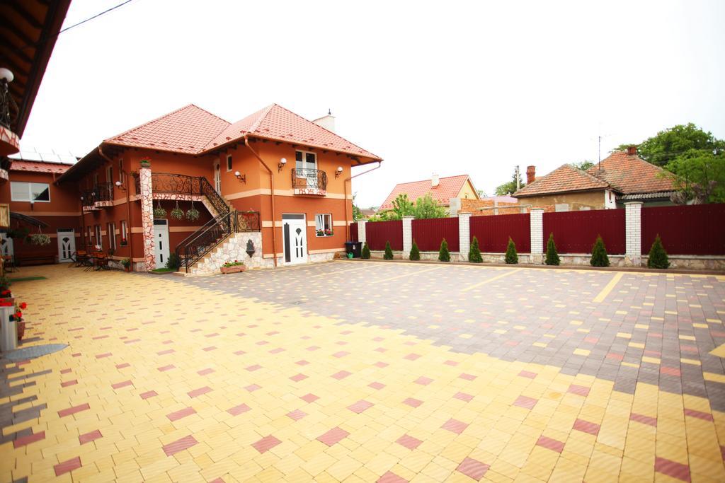 Mirage Hotel Beregszász Kültér fotó